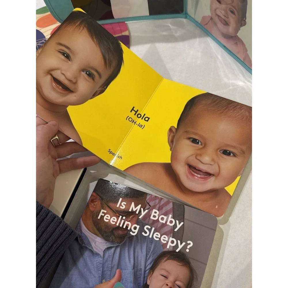 Lovevery The Looker Play Kit 0-2 Months Montessori Baby Toy Set Mobile Books